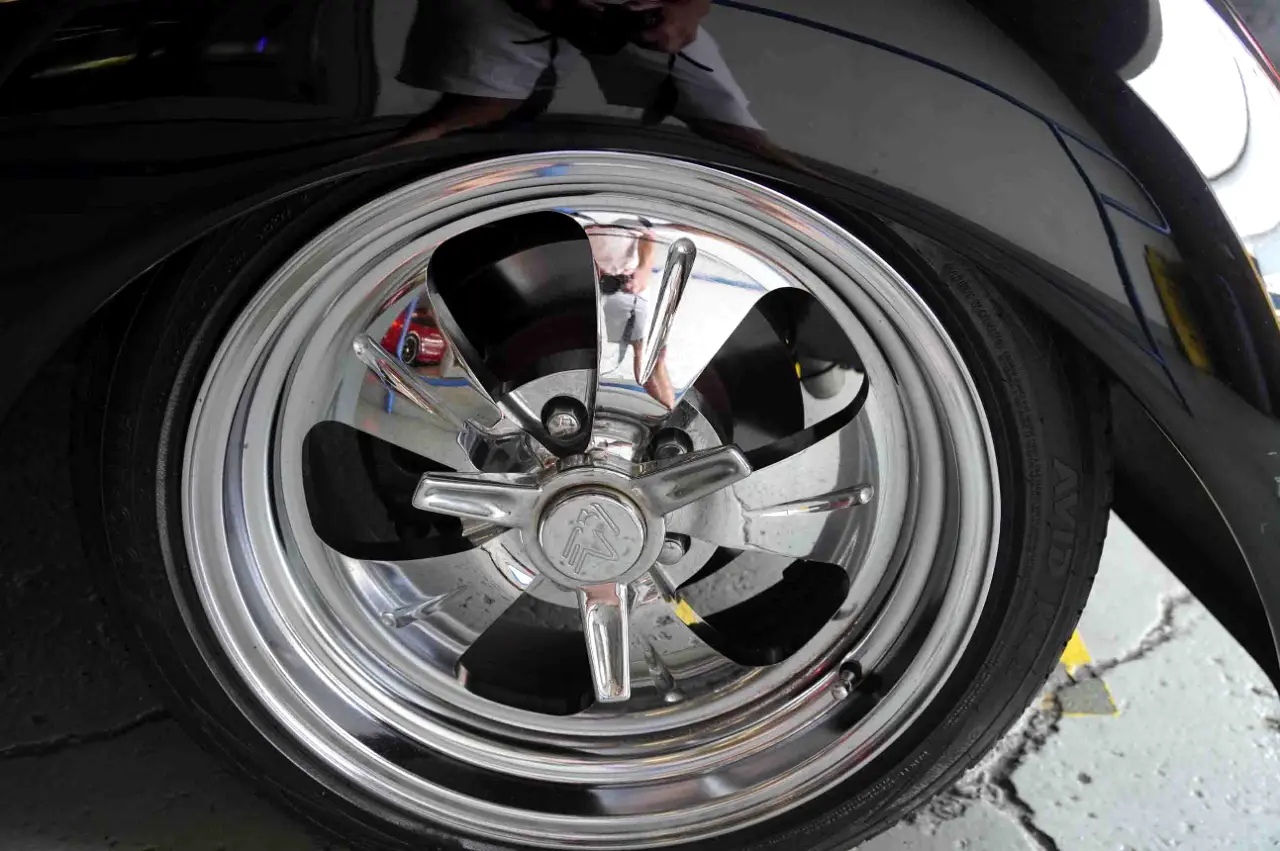 Detailed car image