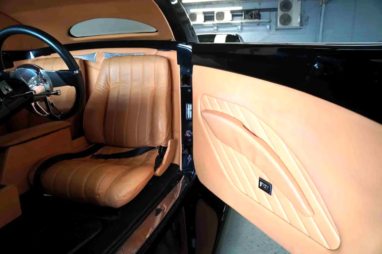 Detailed car image