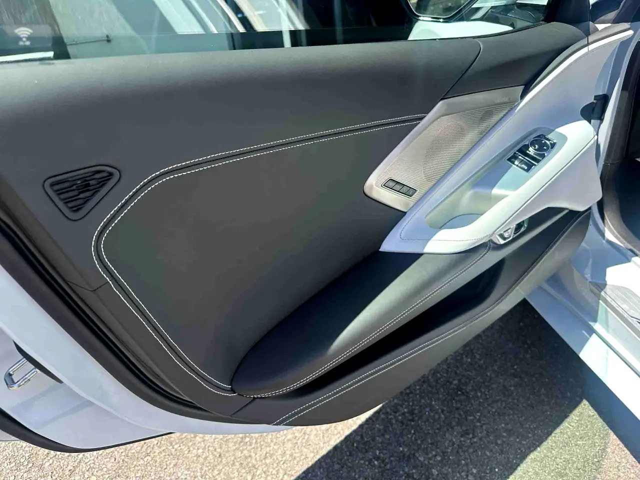 Detailed car image