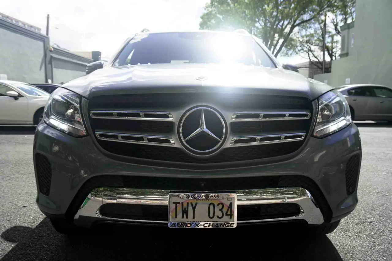 Detailed car image