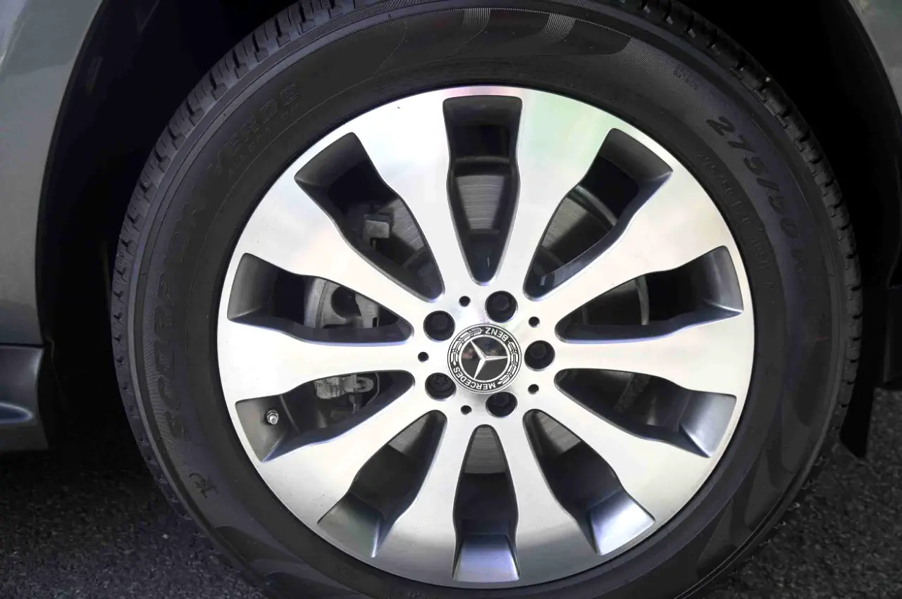 Detailed car image