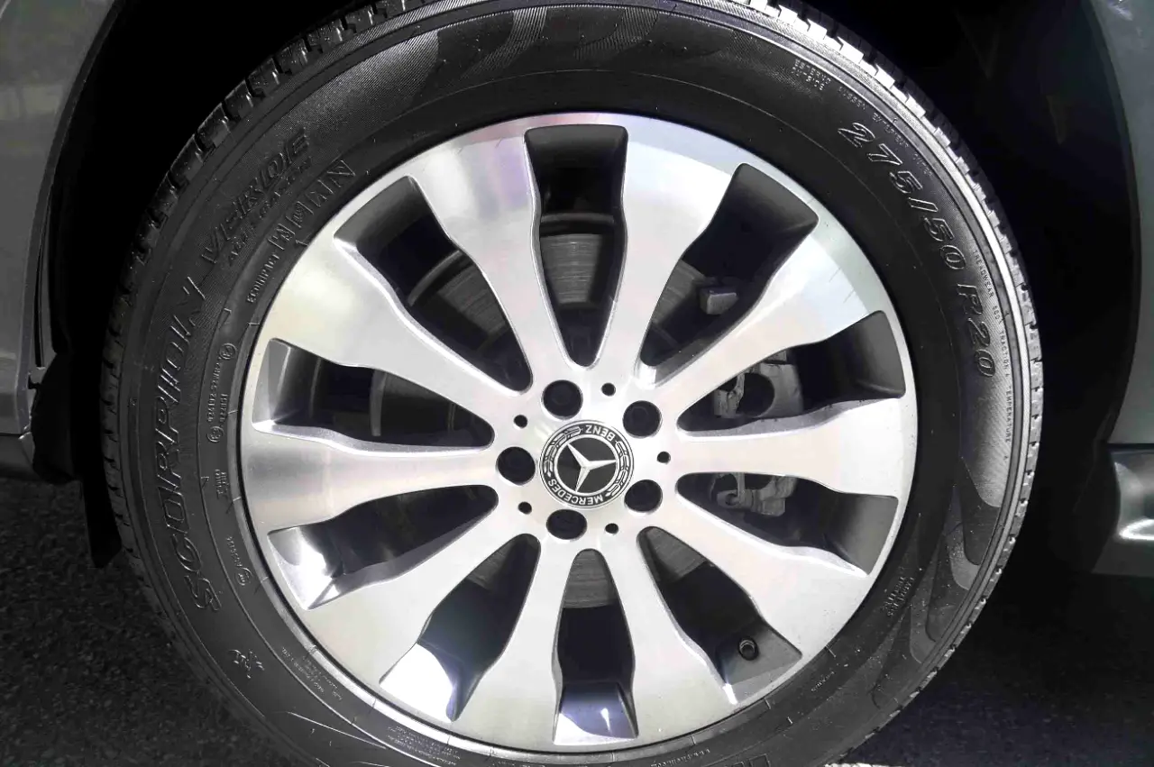 Detailed car image