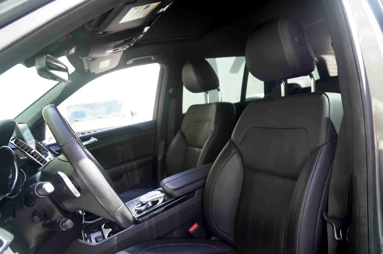 Detailed car image