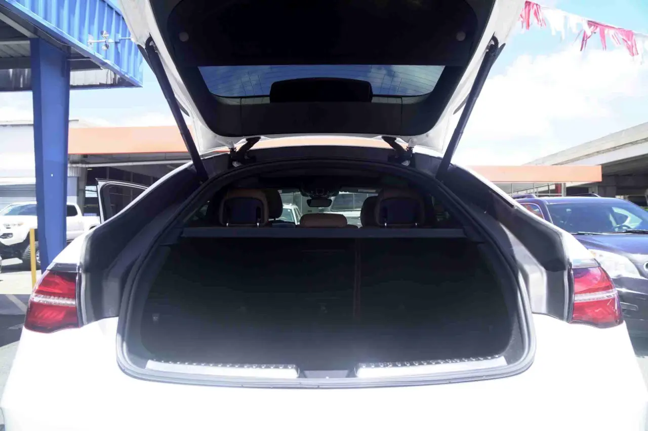 Detailed car image