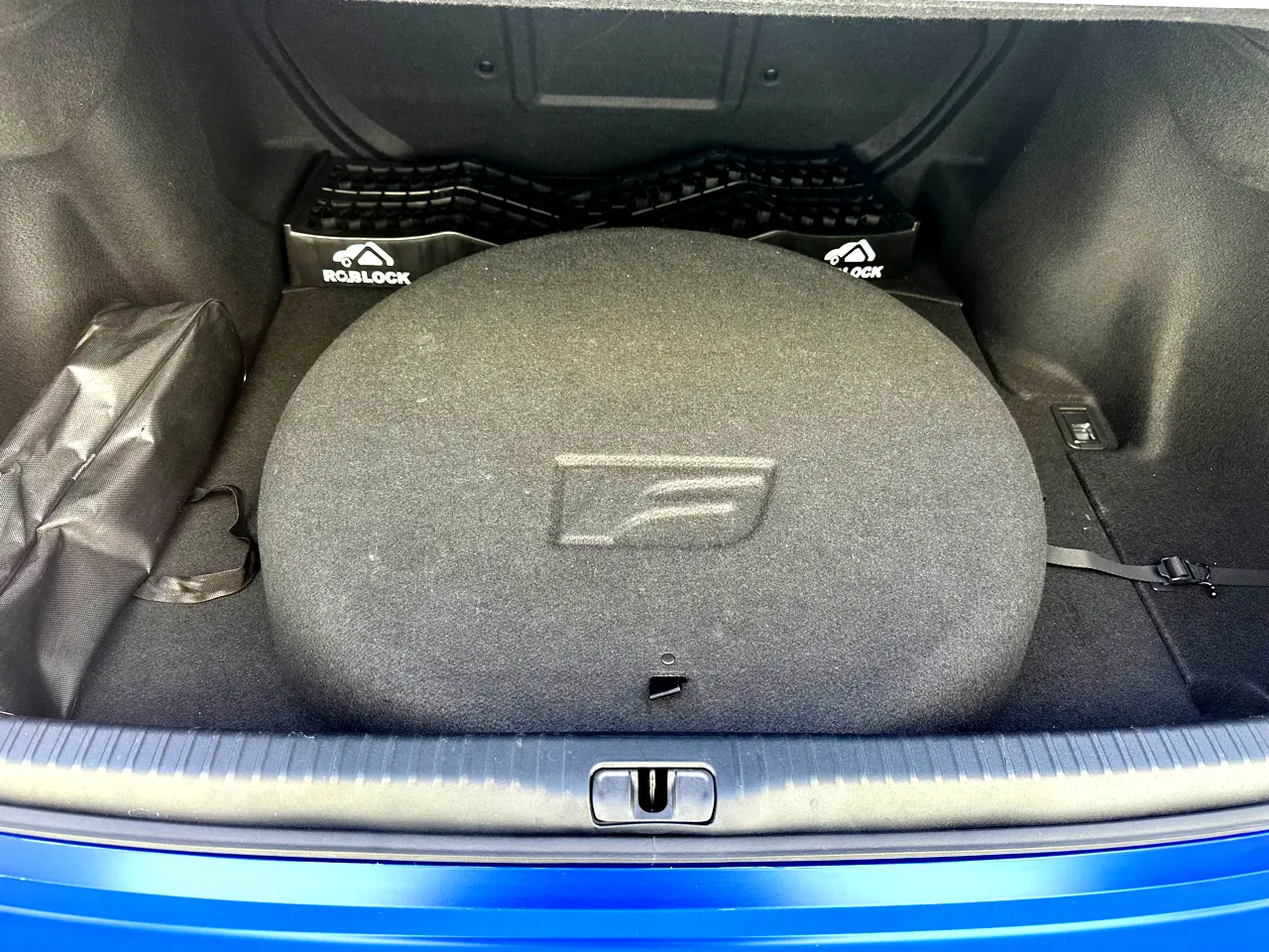 Detailed car image