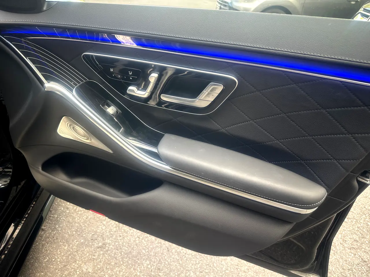 Detailed car image